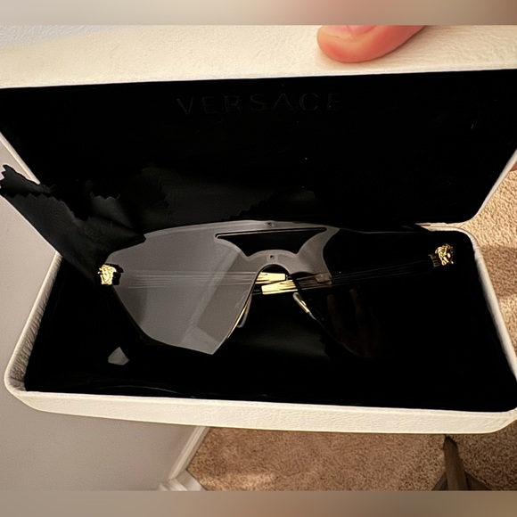 VERSACE MEDUSA VISOR SUNGLASSES - Picture 7 of 7